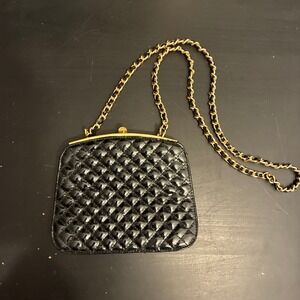 Amanda Smith Vintage Black Patent Quilted Crossbody Bag Gold Chain Kiss Lock 90s